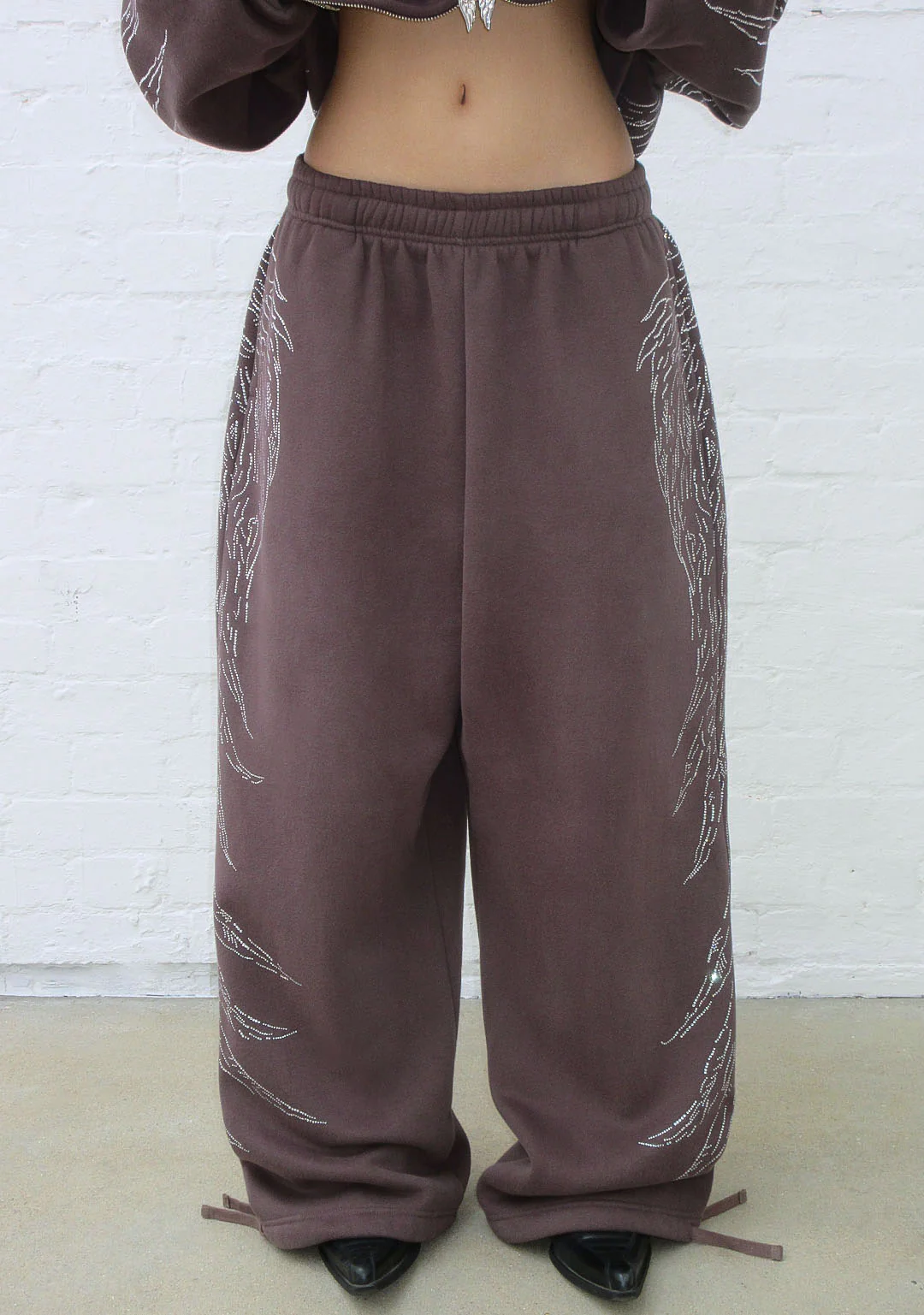 FALLEN RHINESTONE OVERSIZED SWEATPANTS BROWN - Image 3